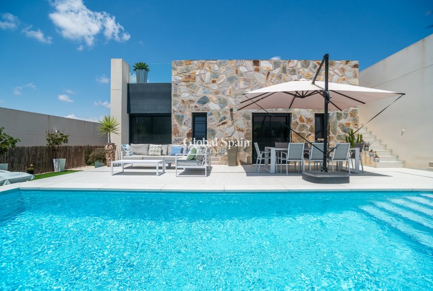 Wiederverkauf - VILLA -
ALGORFA - La Finca Golf