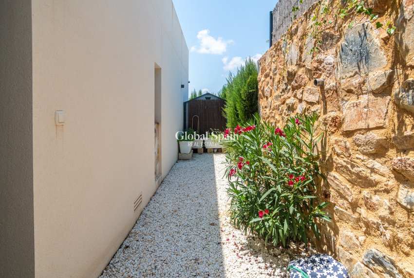 Wiederverkauf - VILLA -
ALGORFA - La Finca Golf