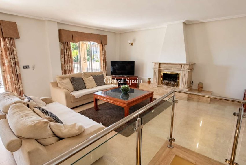 Wiederverkauf - VILLA -
ALGORFA - Montemar