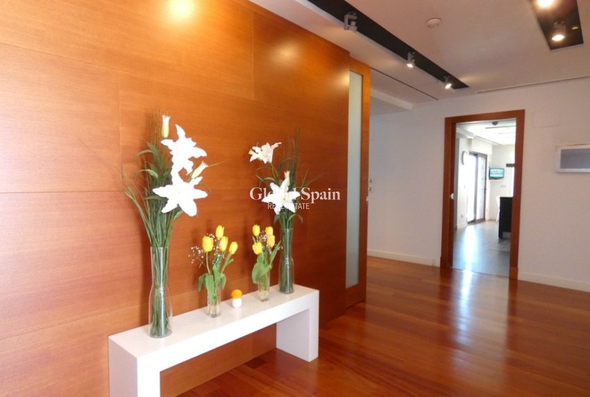 Wiederverkauf - VILLA -
ALGORFA