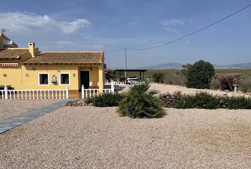 Wiederverkauf - VILLA -
ALHAMA DE MURCIA - Inland