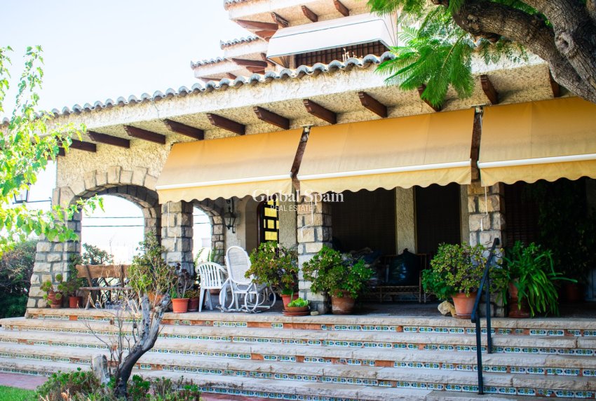 Wiederverkauf - VILLA -
ALICANTE - Albufereta