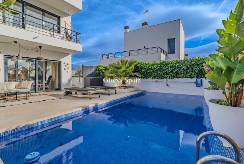 Wiederverkauf - VILLA -
ALICANTE - Cabo de las Huertas