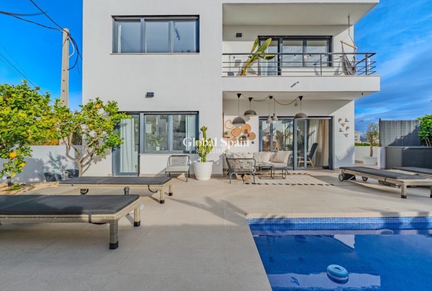 Wiederverkauf - VILLA -
ALICANTE - Cabo de las Huertas