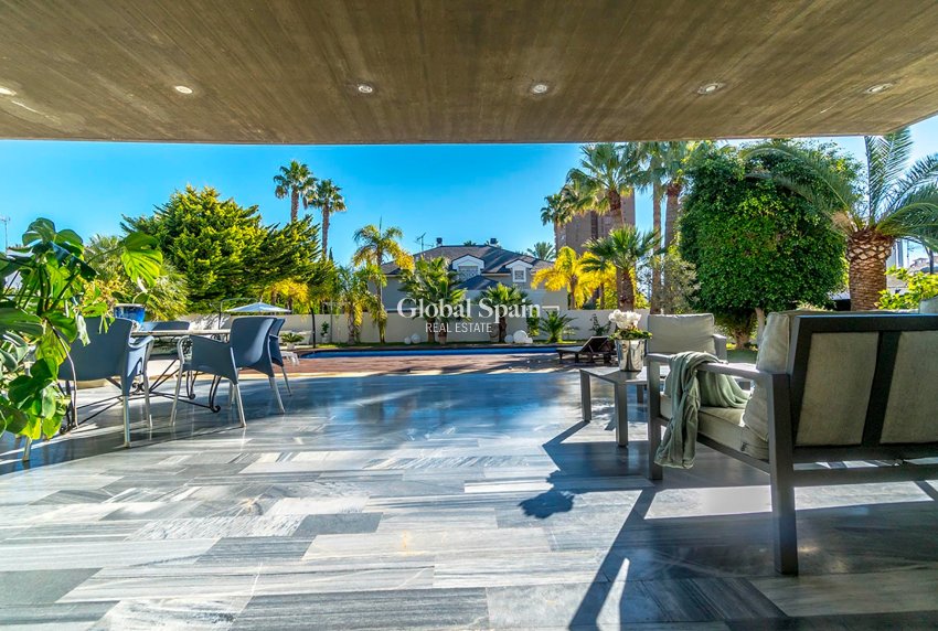 Wiederverkauf - VILLA -
ALICANTE - CAMPOAMOR