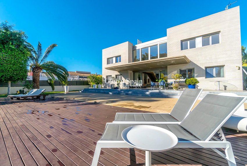Wiederverkauf - VILLA -
ALICANTE - CAMPOAMOR