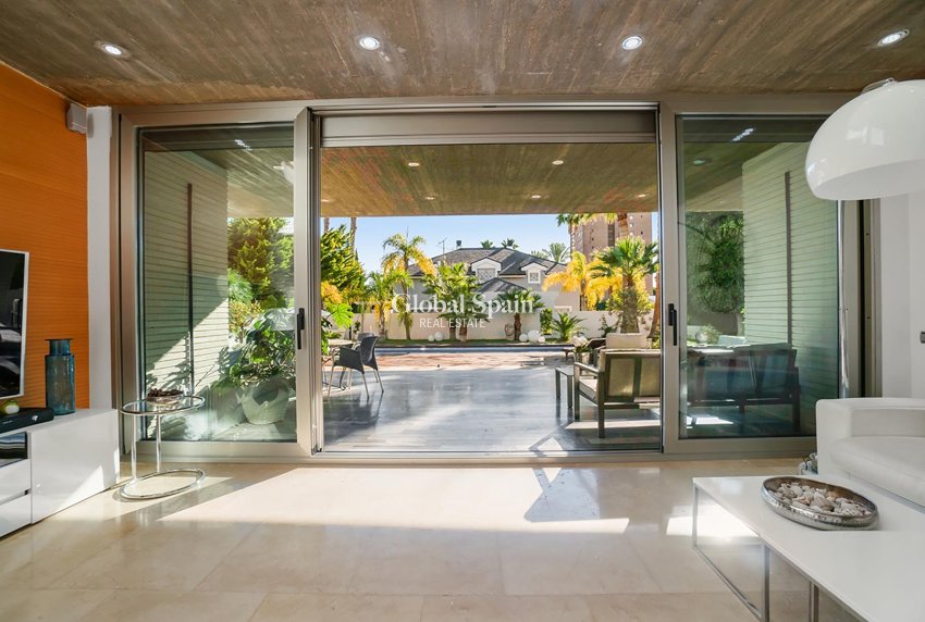Wiederverkauf - VILLA -
ALICANTE - CAMPOAMOR