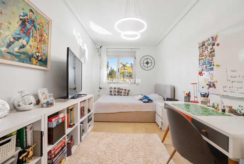 Wiederverkauf - VILLA -
ALICANTE - CAMPOAMOR