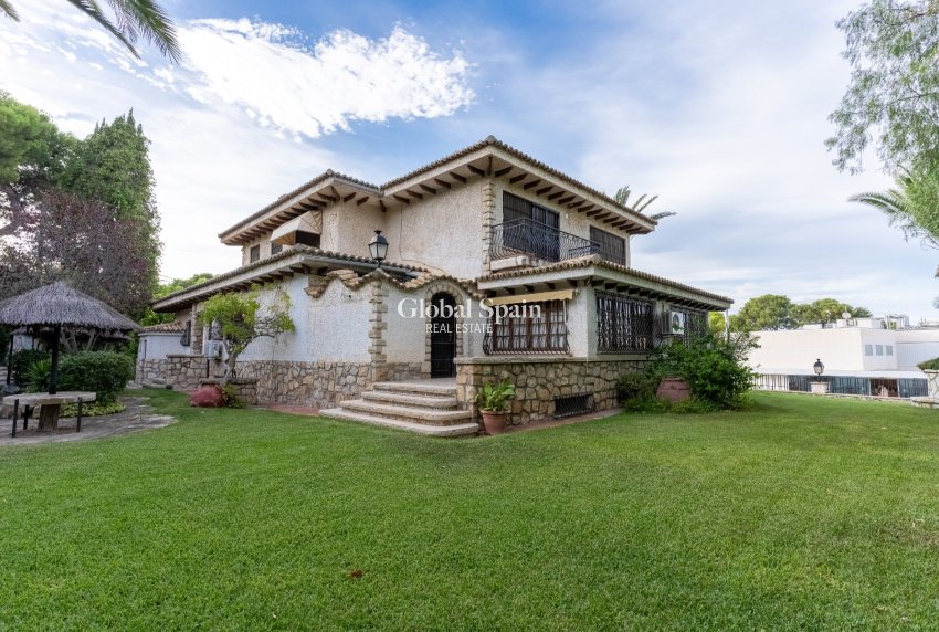 Wiederverkauf - VILLA -
ALICANTE - Costa Blanca