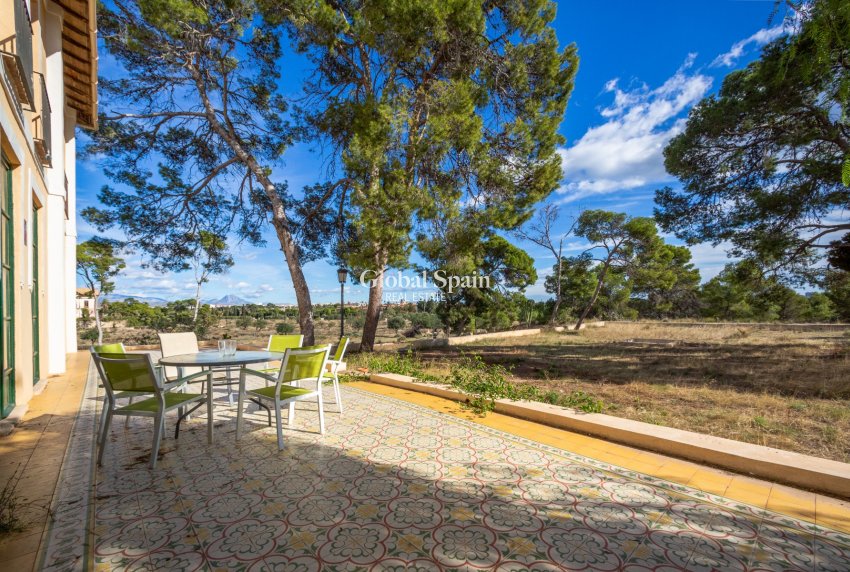 Wiederverkauf - VILLA -
ALICANTE - Costa Blanca