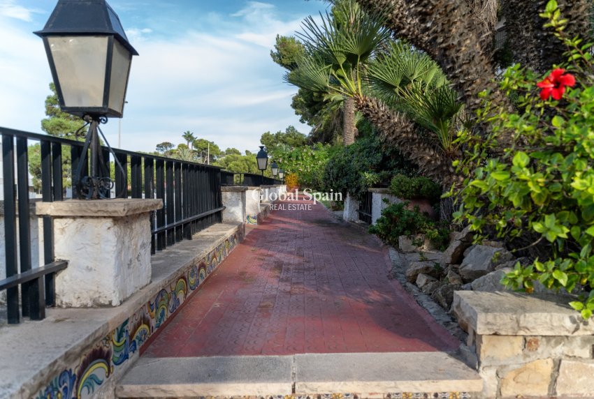 Wiederverkauf - VILLA -
ALICANTE - Costa Blanca