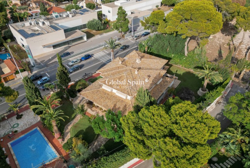 Wiederverkauf - VILLA -
ALICANTE - Costa Blanca