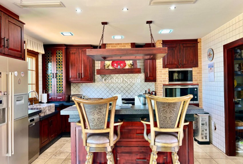 Wiederverkauf - VILLA -
ALMORADÍ - Comunidad Valenciana
