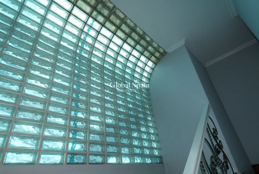 Wiederverkauf - VILLA -
ALMORADÍ - Inland