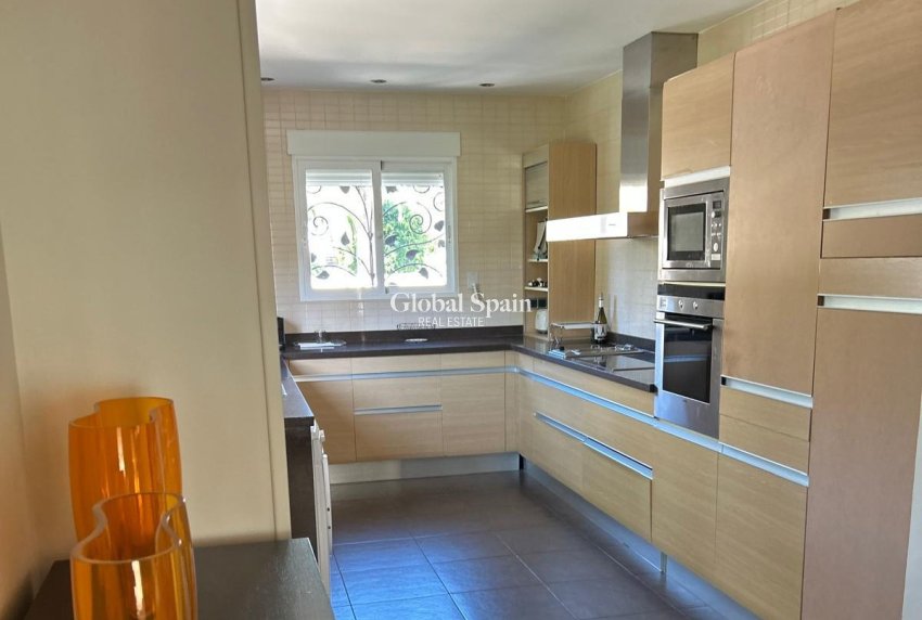 Wiederverkauf - VILLA -
BENIDORM - Levante