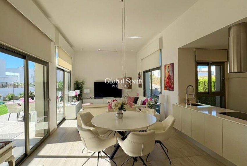 Wiederverkauf - VILLA -
BENIJÓFAR - Costa Blanca
