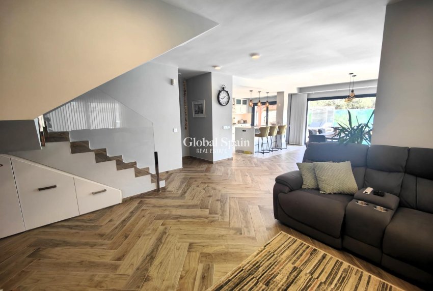 Wiederverkauf - VILLA -
CABO ROIG - Costa Blanca