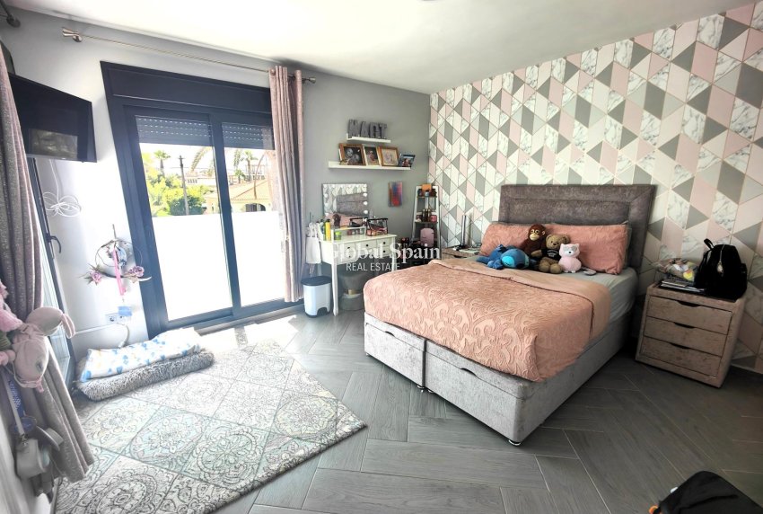 Wiederverkauf - VILLA -
CABO ROIG - Costa Blanca