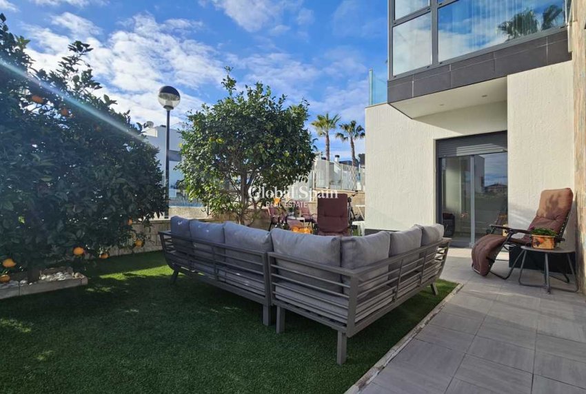 Wiederverkauf - VILLA -
CABO ROIG - Costa Blanca