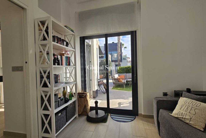 Wiederverkauf - VILLA -
CABO ROIG - Costa Blanca