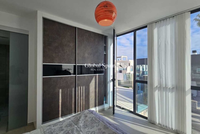 Wiederverkauf - VILLA -
CABO ROIG - Costa Blanca