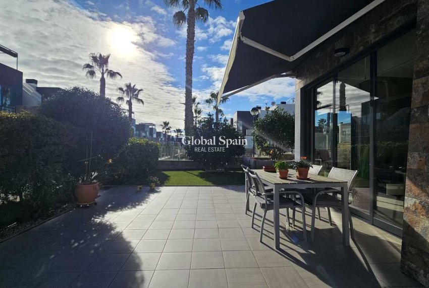 Wiederverkauf - VILLA -
CABO ROIG - Costa Blanca