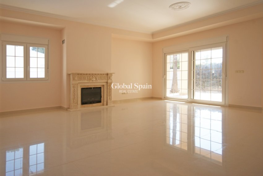 Wiederverkauf - VILLA -
CABO ROIG - Costa Blanca