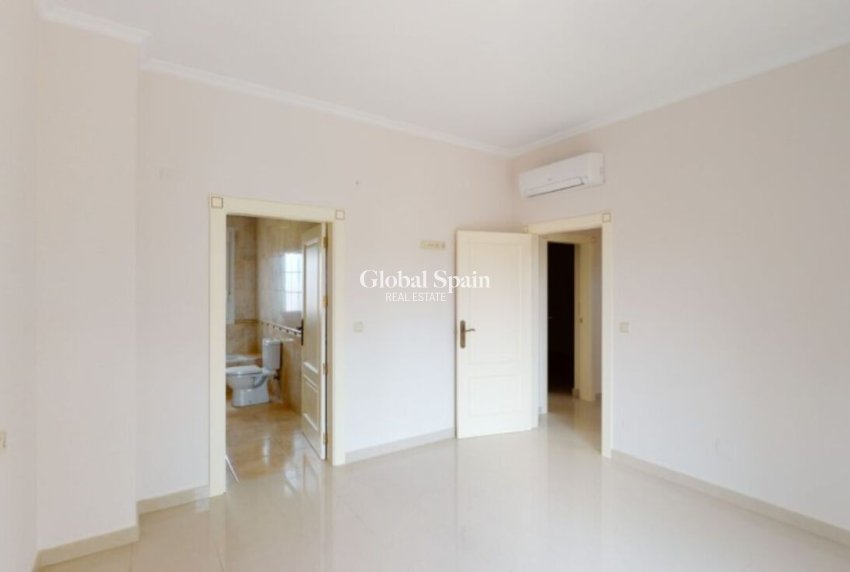 Wiederverkauf - VILLA -
CABO ROIG - Costa Blanca