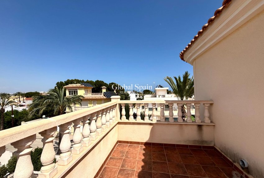 Wiederverkauf - VILLA -
CABO ROIG - Costa Blanca