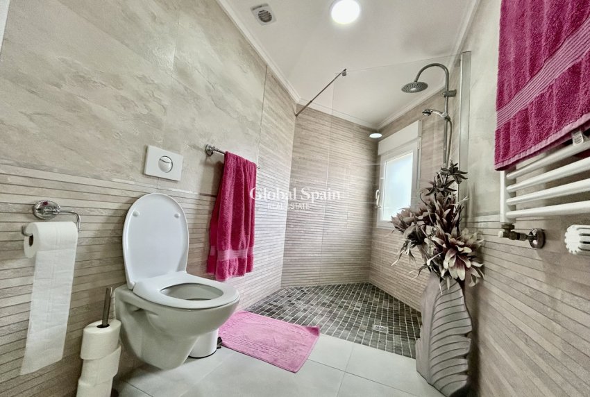 Wiederverkauf - VILLA -
CABO ROIG - Costa Blanca