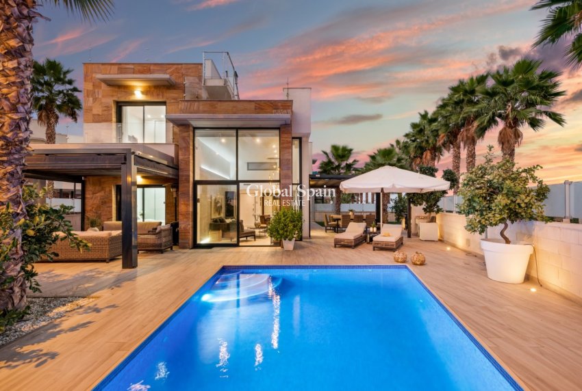 Wiederverkauf - VILLA -
CABO ROIG - Costa Blanca