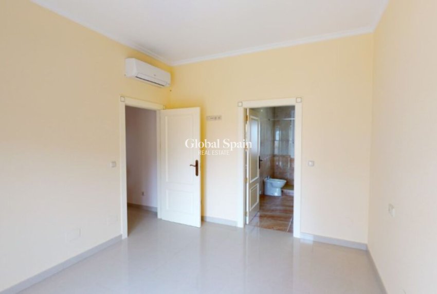 Wiederverkauf - VILLA -
CABO ROIG - Costa Blanca