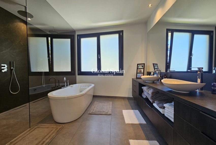 Wiederverkauf - VILLA -
CABO ROIG - Costa Blanca