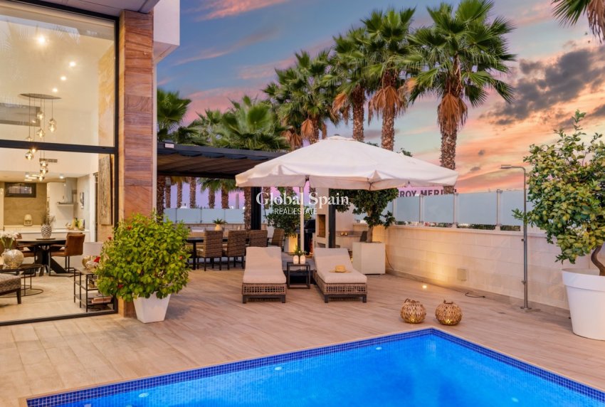Wiederverkauf - VILLA -
CABO ROIG - Costa Blanca