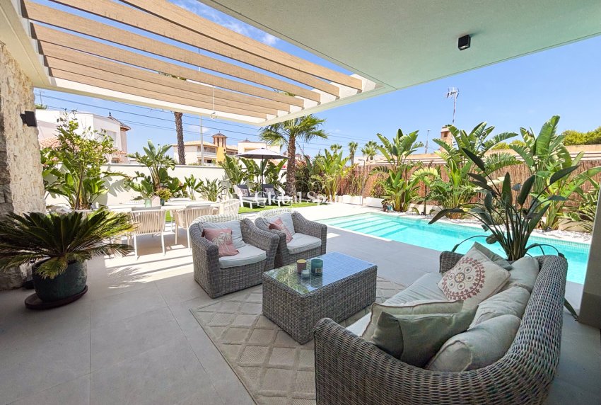 Wiederverkauf - VILLA -
CABO ROIG - Costa Blanca