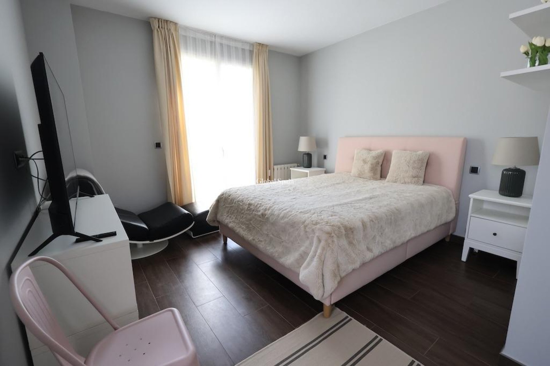 Wiederverkauf - VILLA -
CABO ROIG - Costa Blanca