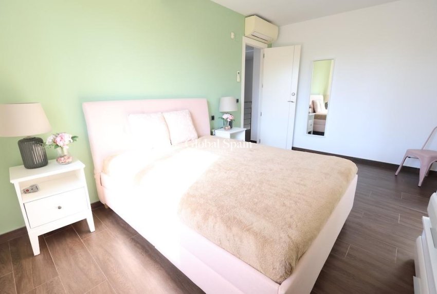 Wiederverkauf - VILLA -
CABO ROIG - Costa Blanca