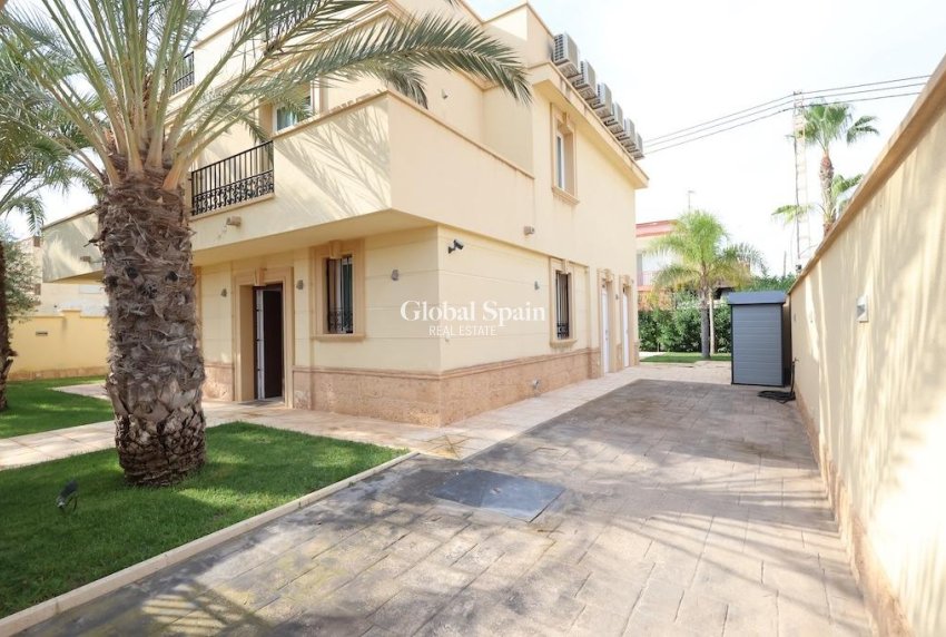 Wiederverkauf - VILLA -
CABO ROIG - Costa Blanca