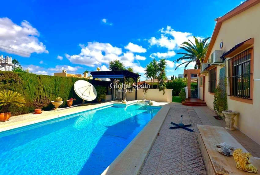 Wiederverkauf - VILLA -
CABO ROIG - Costa Blanca