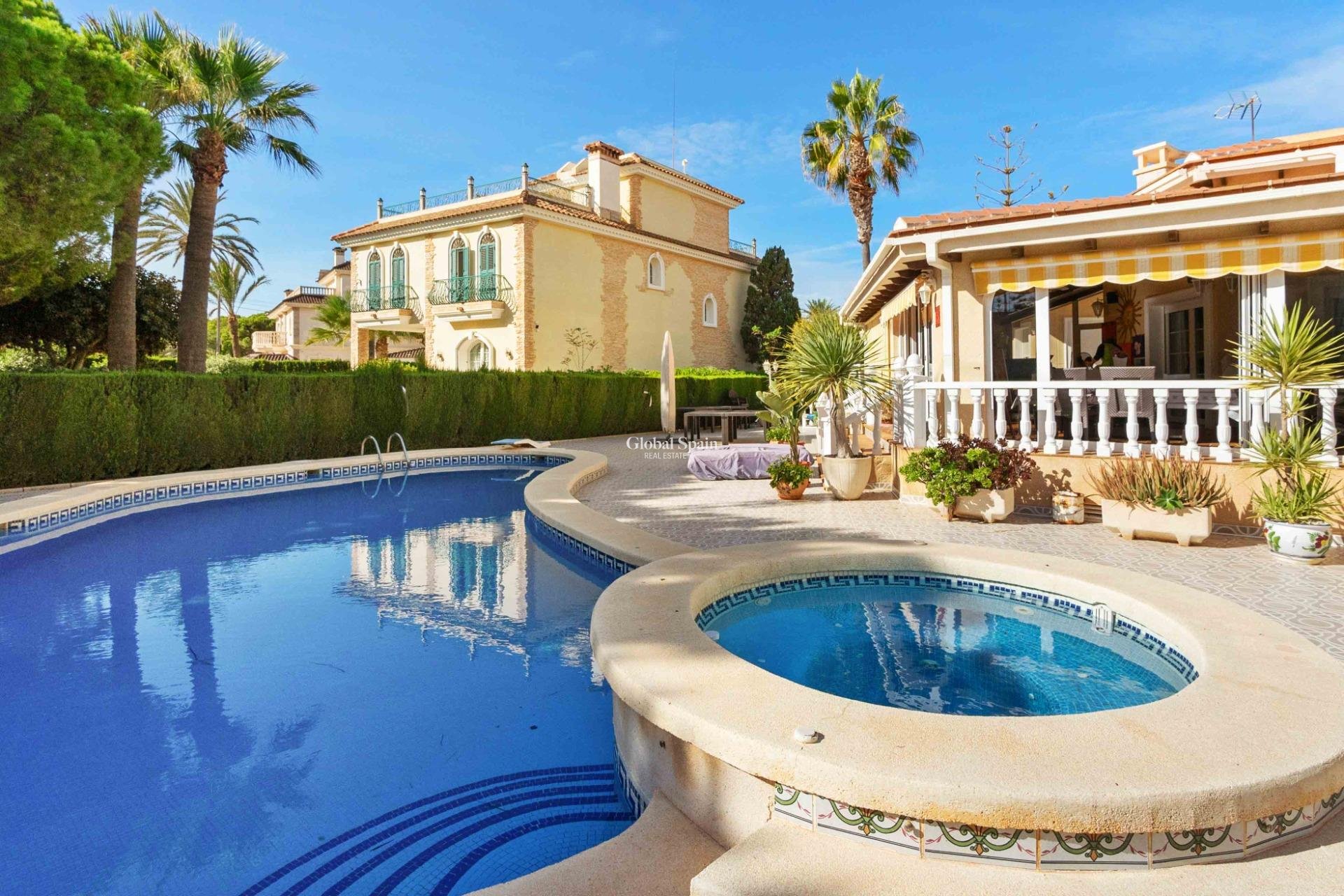 Wiederverkauf - VILLA -
CABO ROIG - MUY CERCA DE LA PLAYA