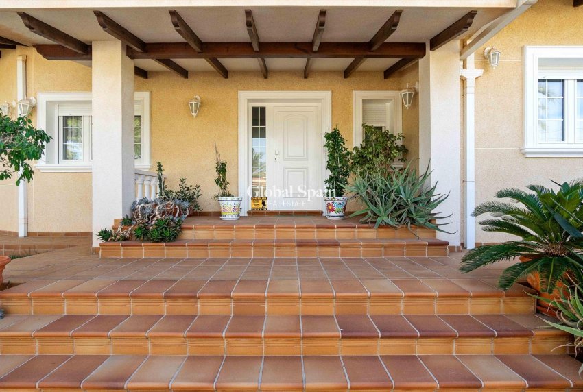 Wiederverkauf - VILLA -
CABO ROIG - MUY CERCA DE LA PLAYA