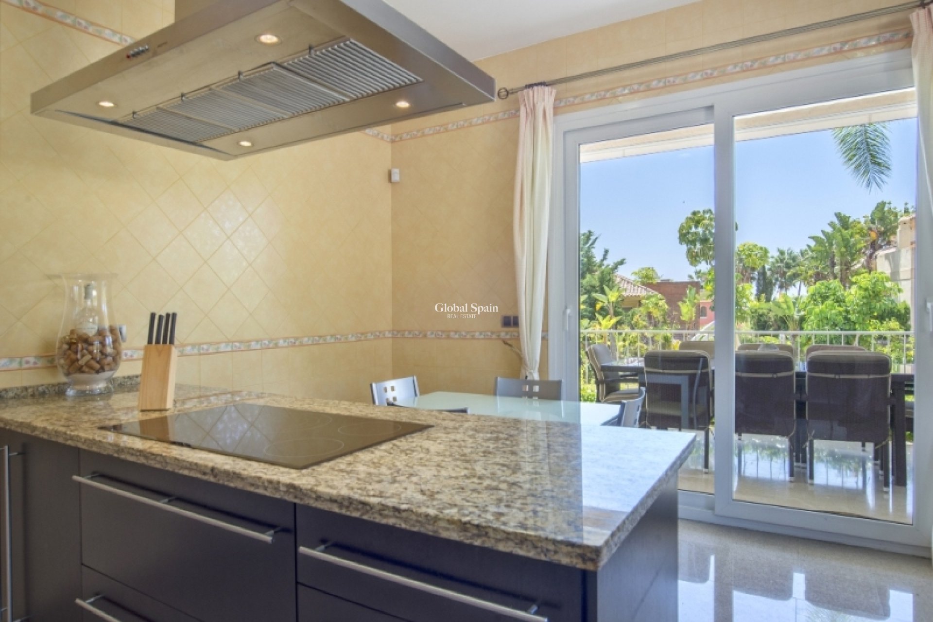 Wiederverkauf - Villa -
Calahonda - Mijas