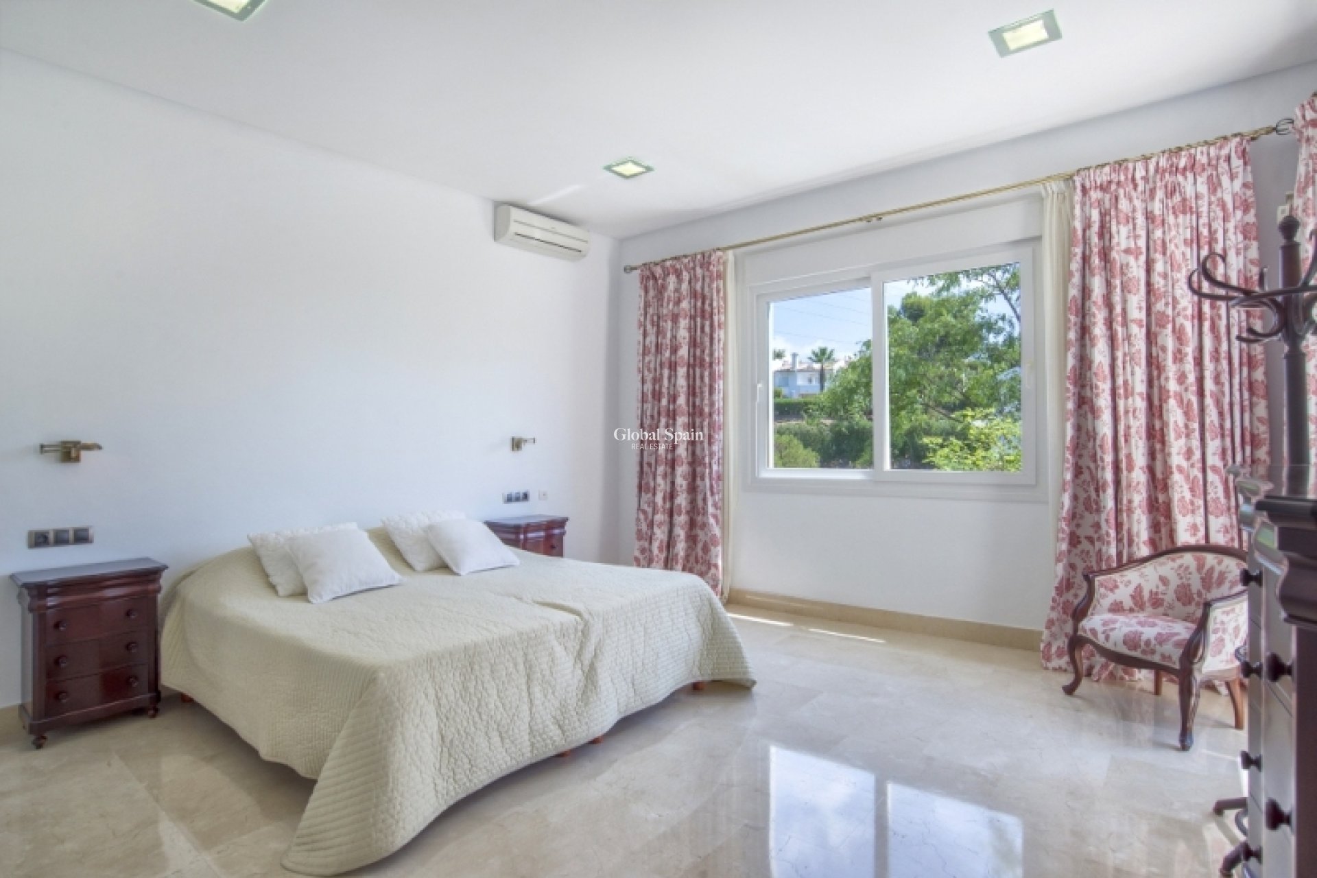 Wiederverkauf - Villa -
Calahonda - Mijas