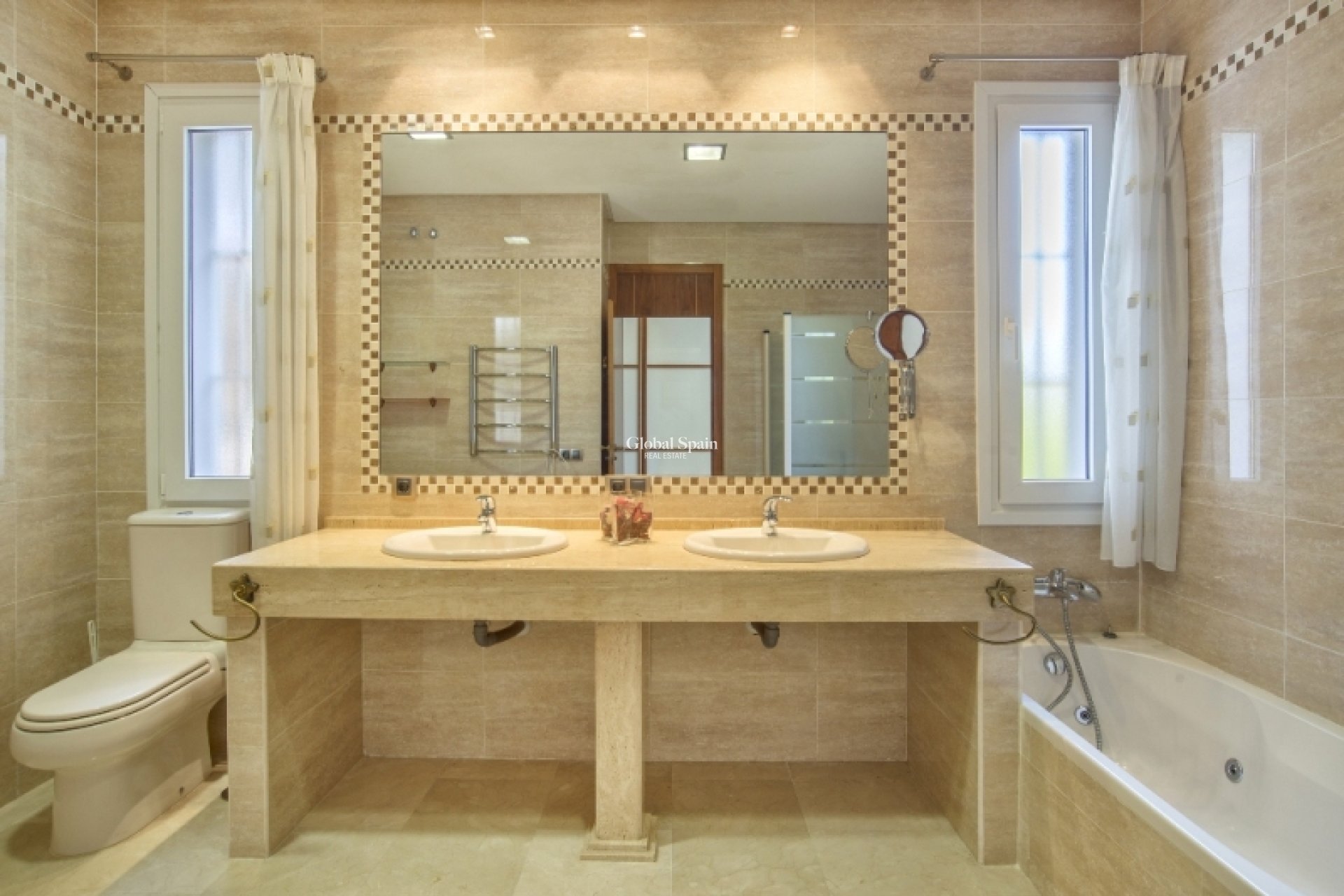 Wiederverkauf - Villa -
Calahonda - Mijas