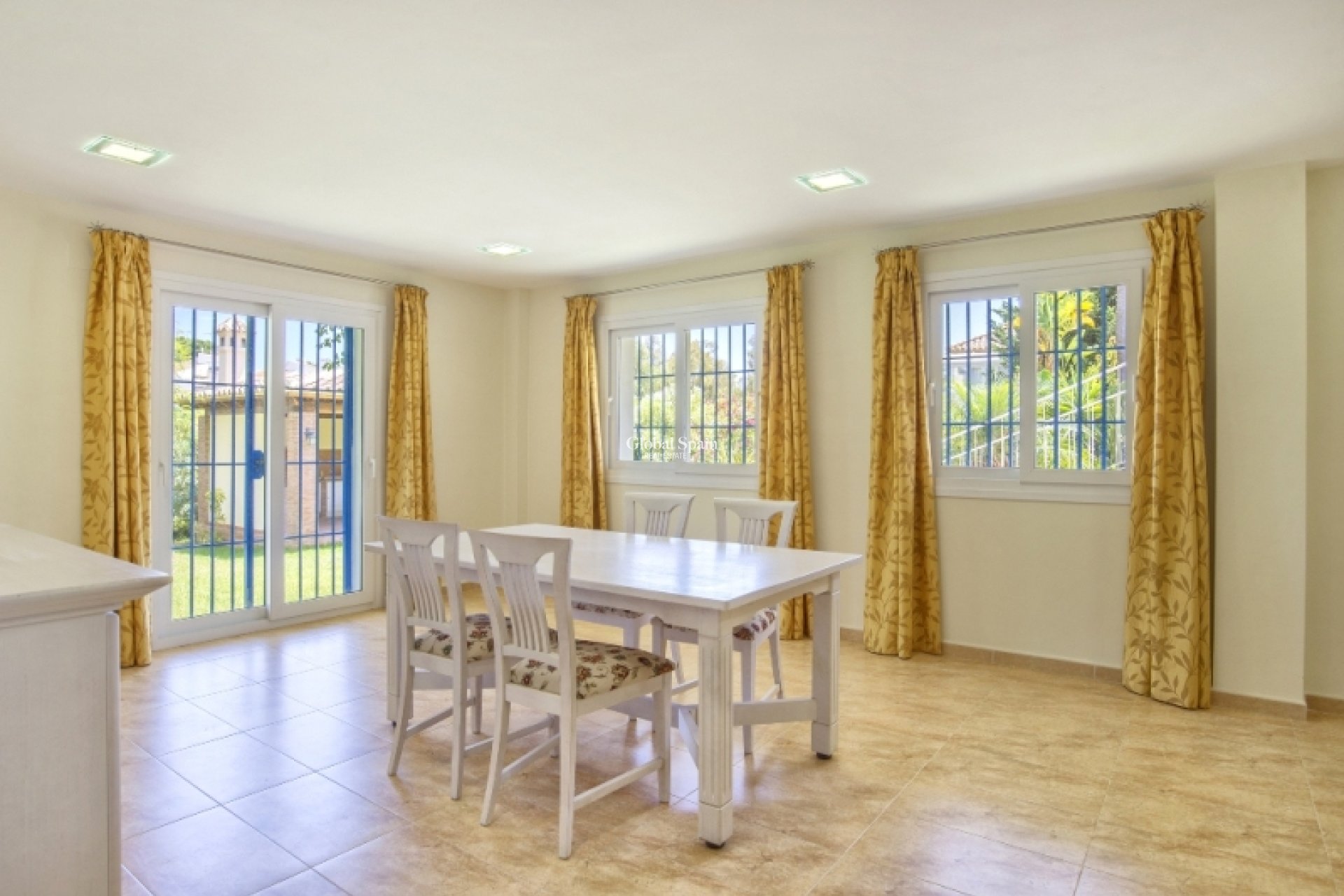 Wiederverkauf - Villa -
Calahonda - Mijas