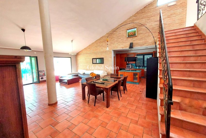 Wiederverkauf - VILLA -
CALASPARRA - Inland