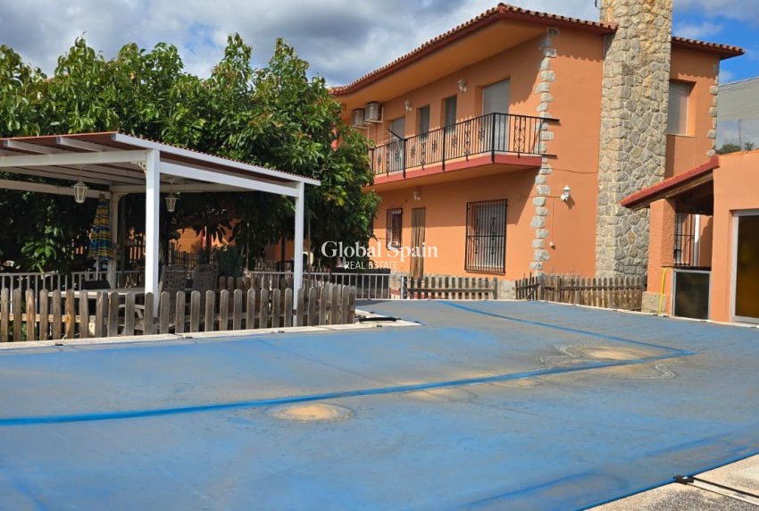 Wiederverkauf - VILLA -
CALLOSA D'EN SARRIÀ - Callosa De Ensarrià