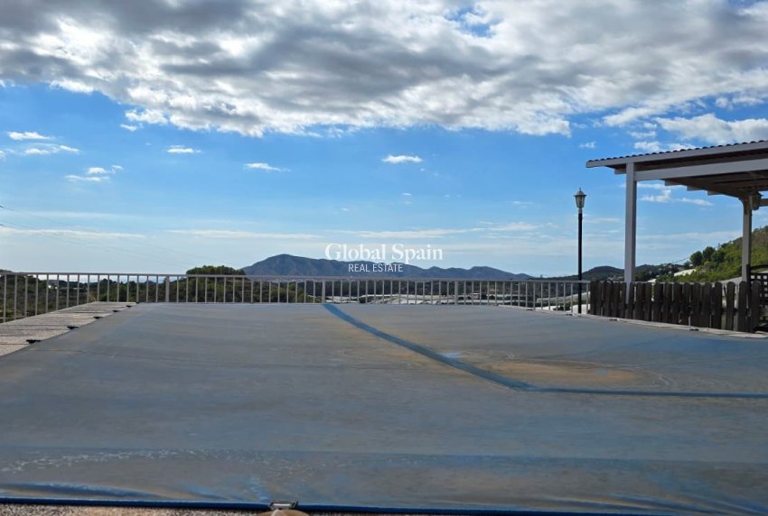 Wiederverkauf - VILLA -
CALLOSA D'EN SARRIÀ - Callosa De Ensarrià