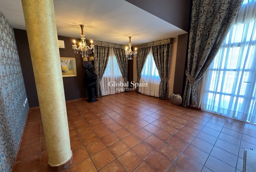 Wiederverkauf - VILLA -
CALLOSA D'EN SARRIÀ - Callosa De Ensarrià