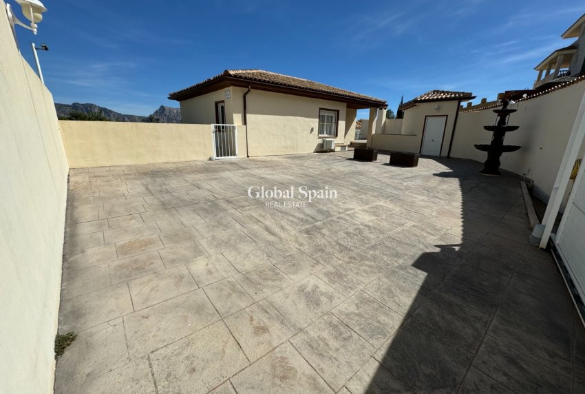 Wiederverkauf - VILLA -
CALLOSA D'EN SARRIÀ - Callosa De Ensarrià
